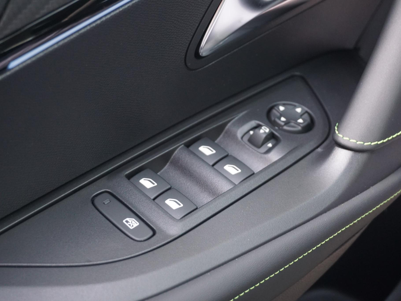 Peugeot e-2008 EV GT Avantage 54 kWh — photo 15