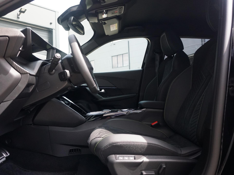 Peugeot e-2008 EV GT Avantage 54 kWh — photo 10