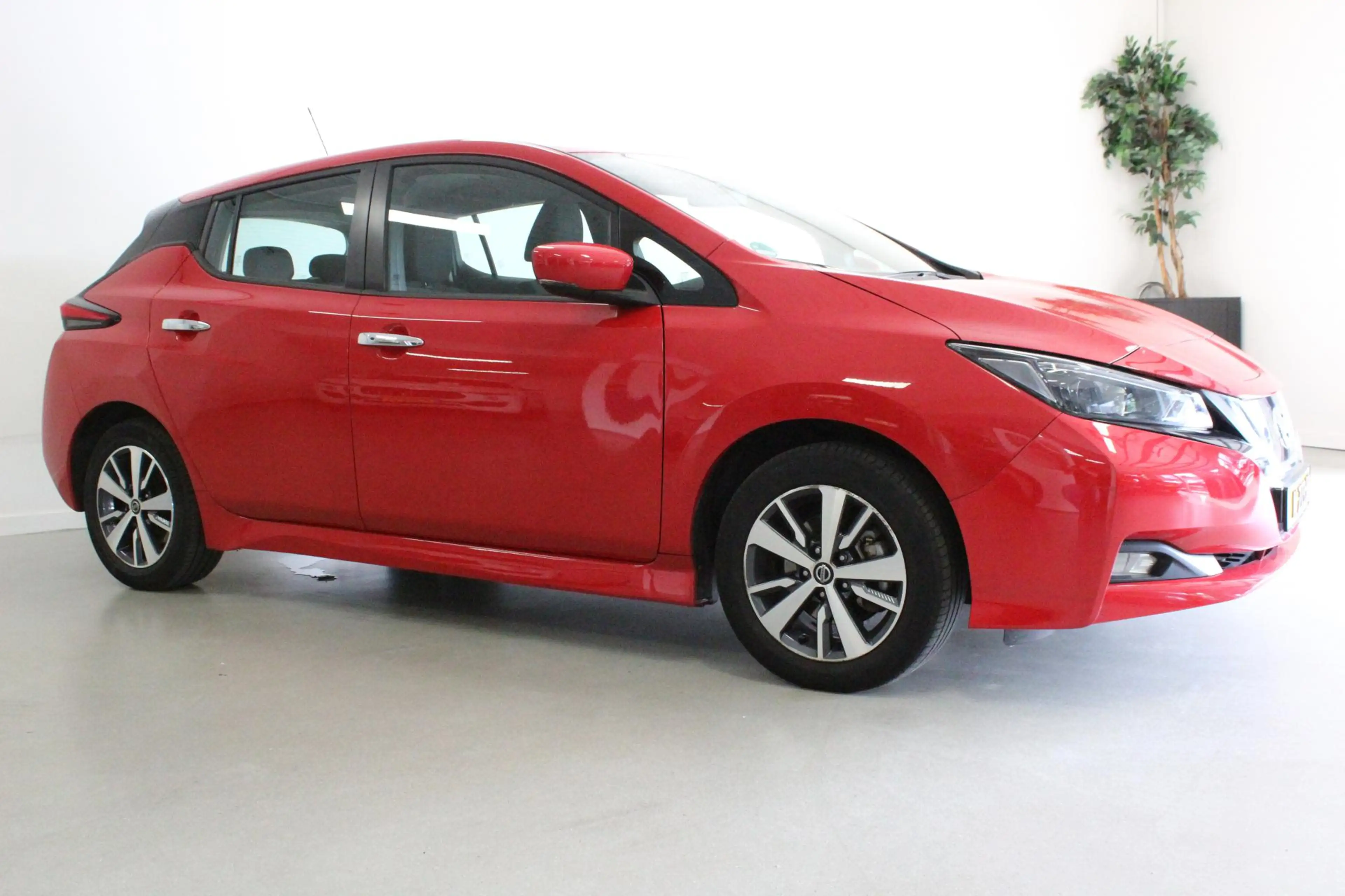 Nissan Leaf Acenta 40 kWh | NL-AUTO+N.A.P! | CARPLAY | 16'LMV — photo 2