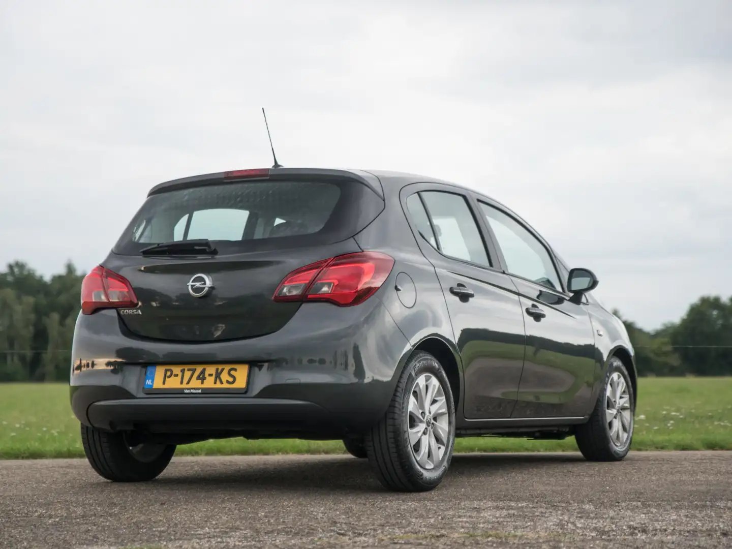 Opel Corsa 1.2 Bluetooth Airco Rijklaar Grijs - 2