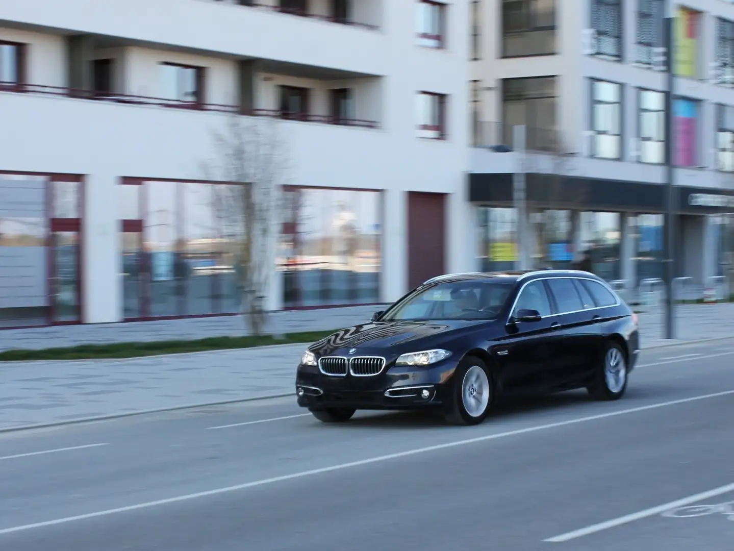 BMW 525 525d xDrive Österreich-Paket Touring Aut. Blau - 1