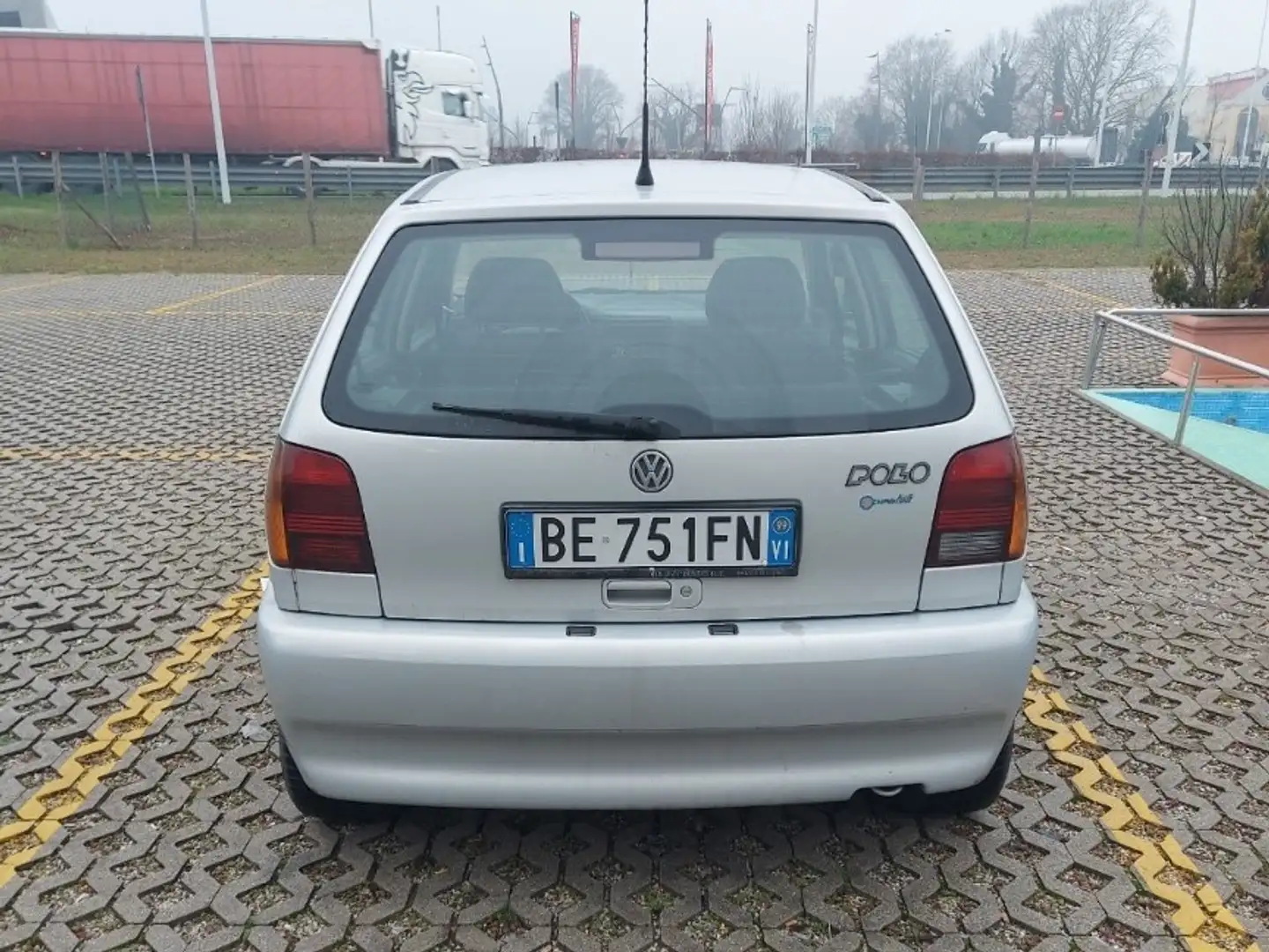 Volkswagen Polo 5p 1.0 Grigio - 1