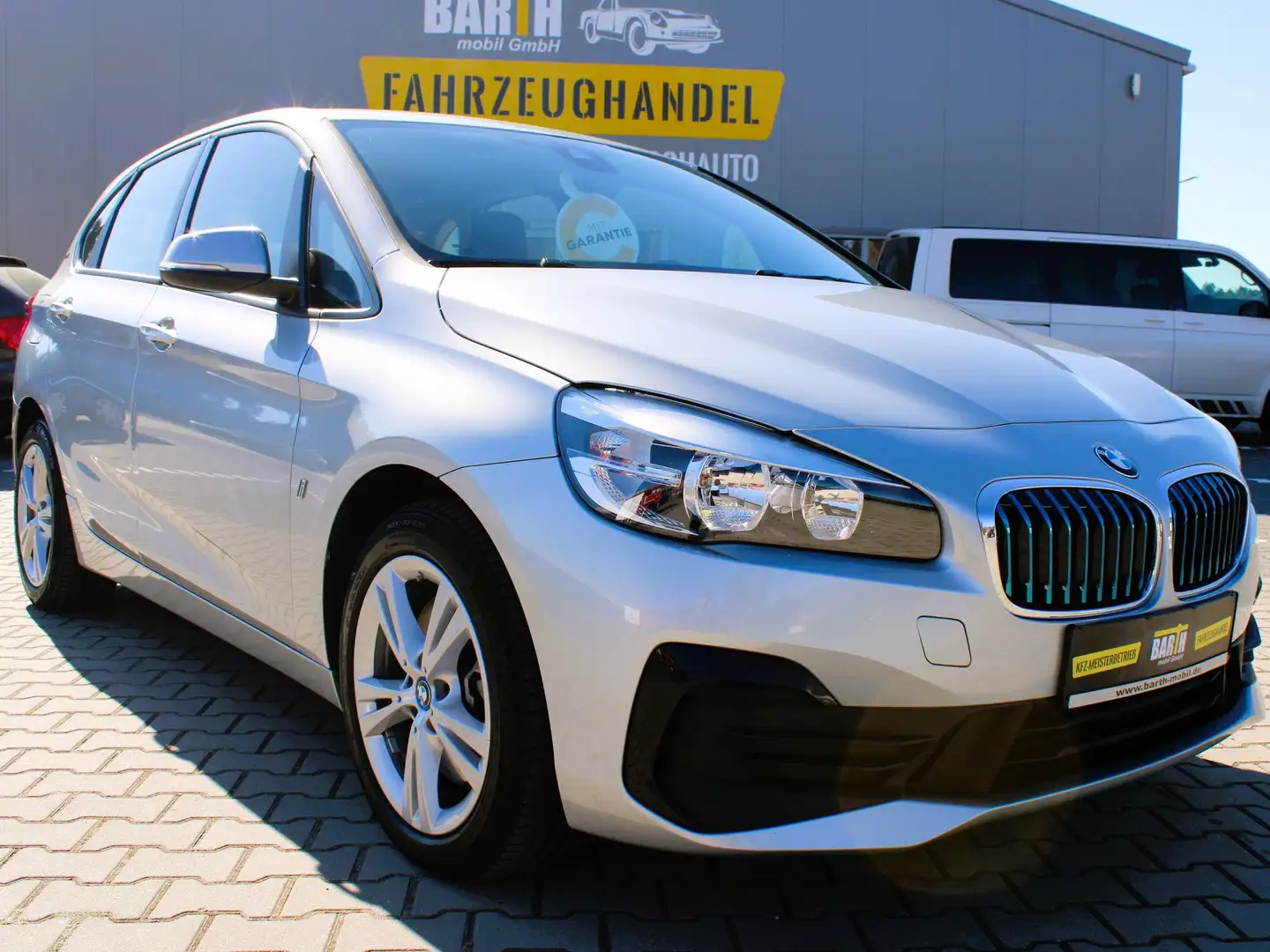 BMW 225 225 xe Advantage*TEMPOMAT*NAVI*SHZ* Silber - 1