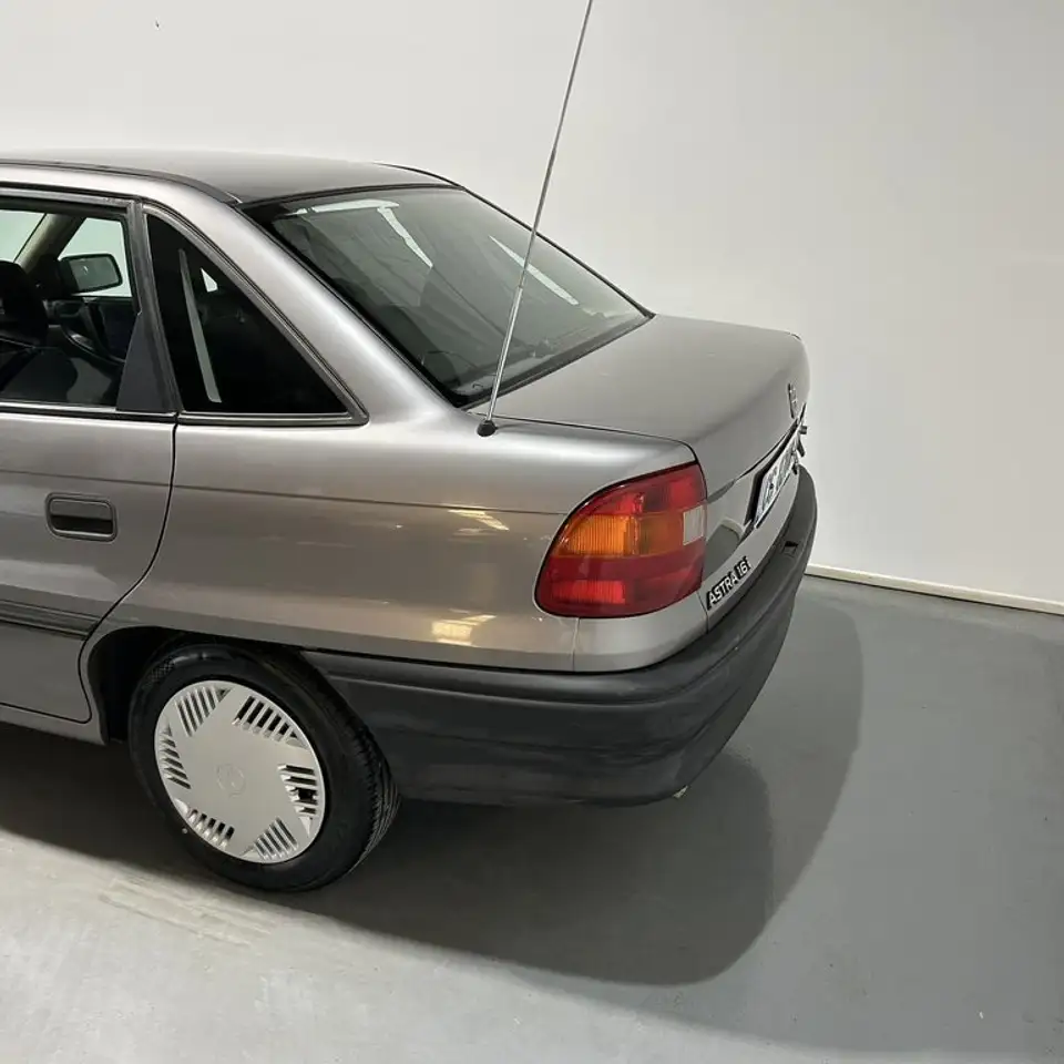 Opel Astra 1.6I 75 cv Sedan GLS, foto 9