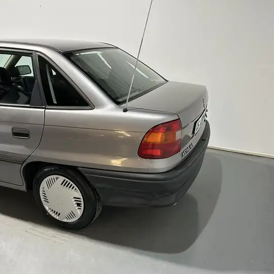 Opel Astra 1992, foto 9
