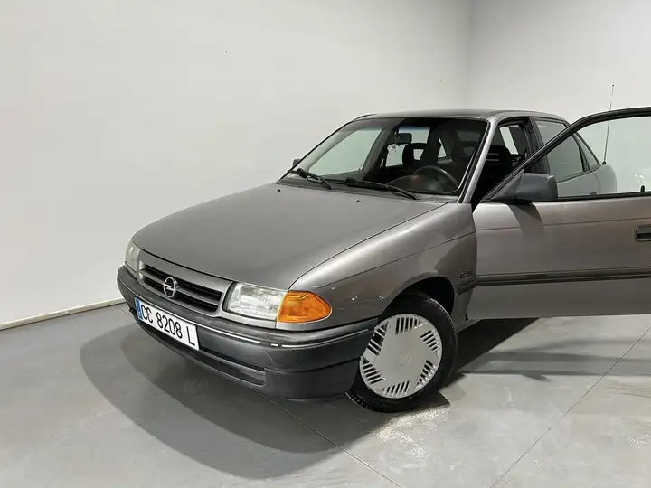 Opel Astra 1992, foto 3