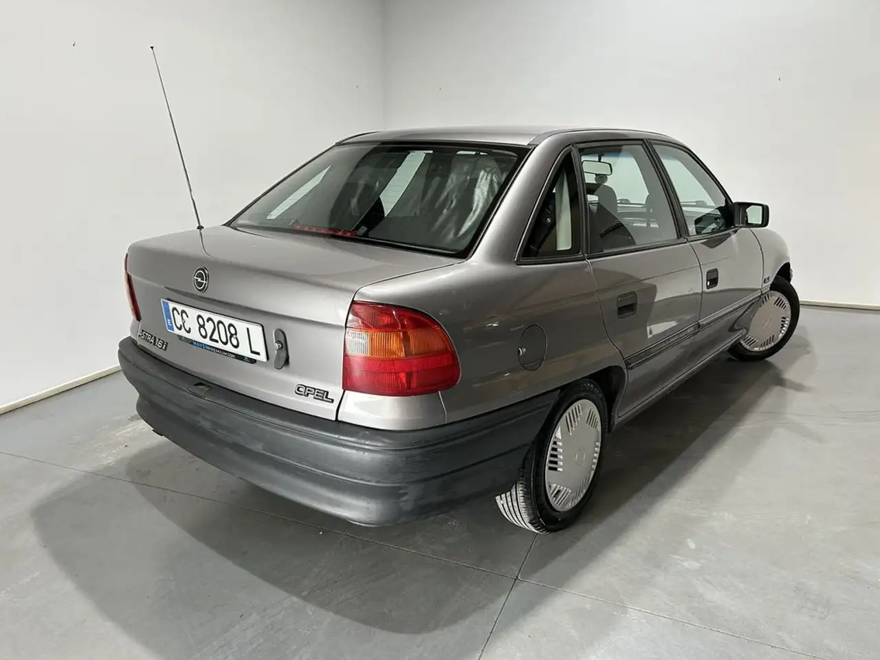 Opel Astra 1.6I 75 cv Sedan GLS, foto 2