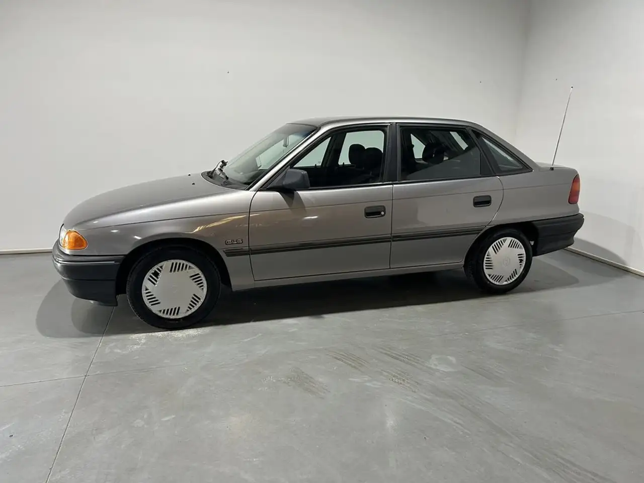 Opel Astra 1.6I 75 cv Sedan GLS, foto 4