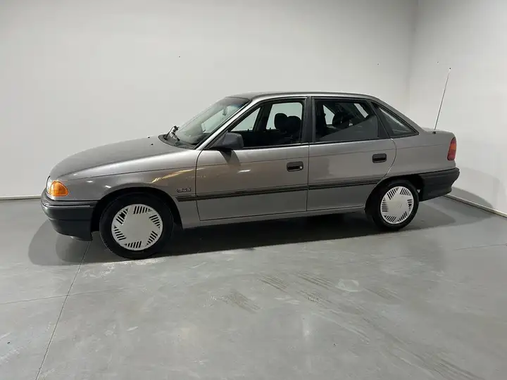Opel Astra 1992, foto 4