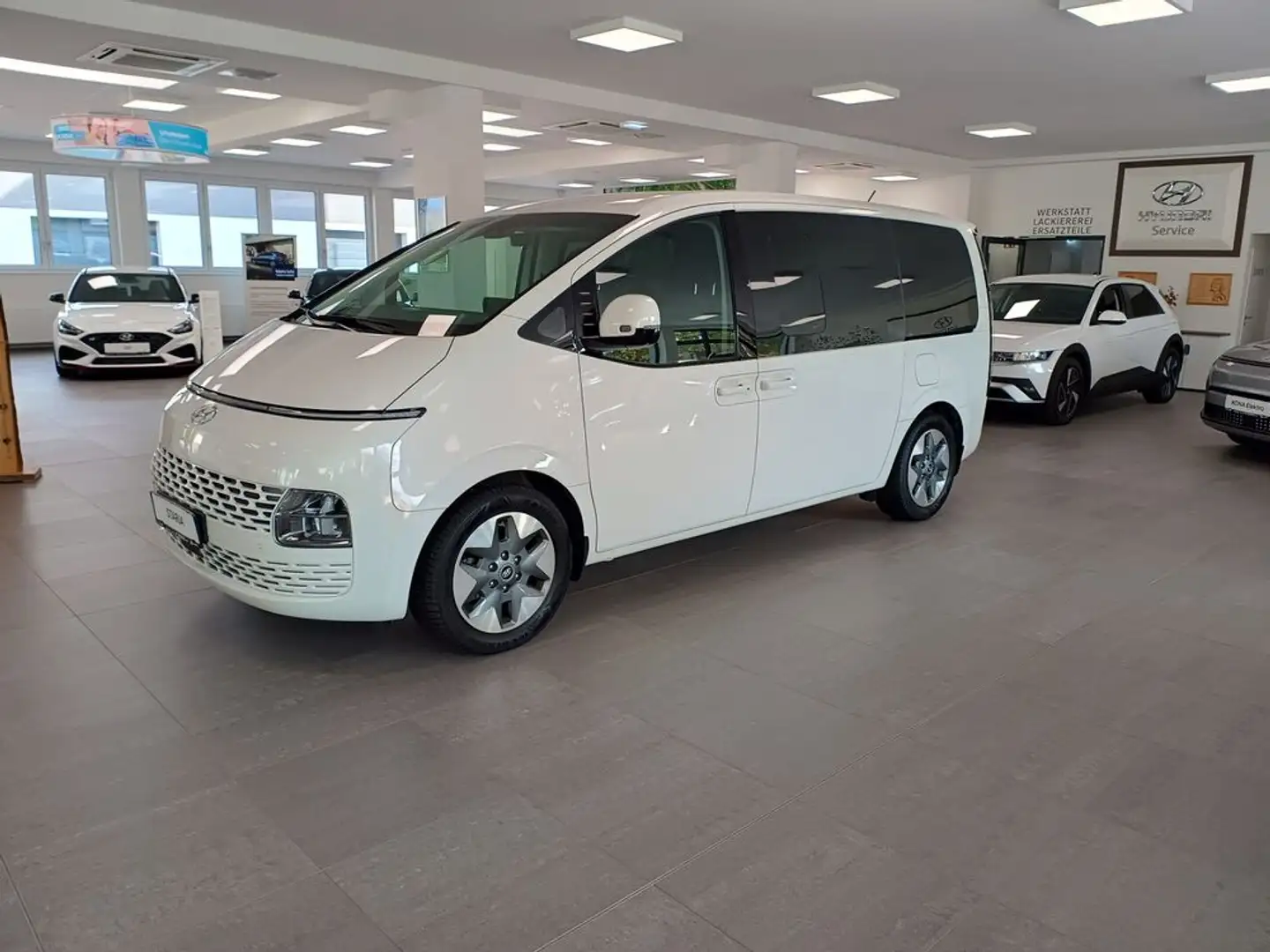 Hyundai STARIA Bus 2,2 CRDi Trend Line *LED*Navi*9-Sitzer* Weiß - 2