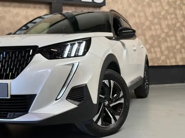 Peugeot 2008 view 2