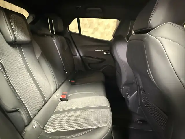 Peugeot 2008 view 11