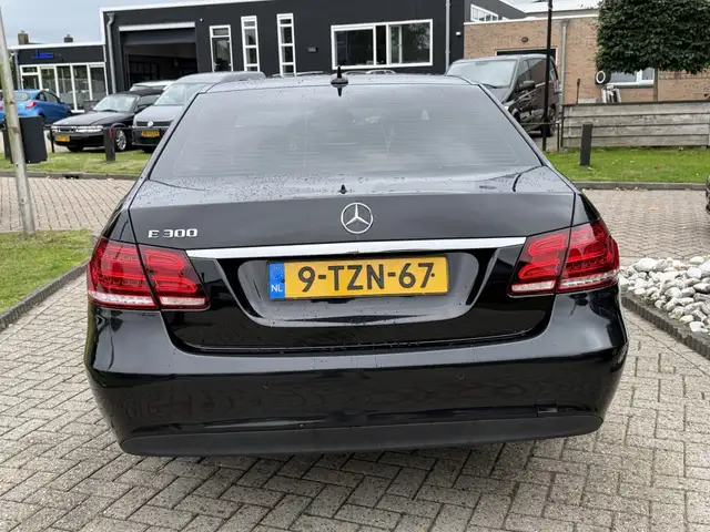 Mercedes-Benz E-Class view 9