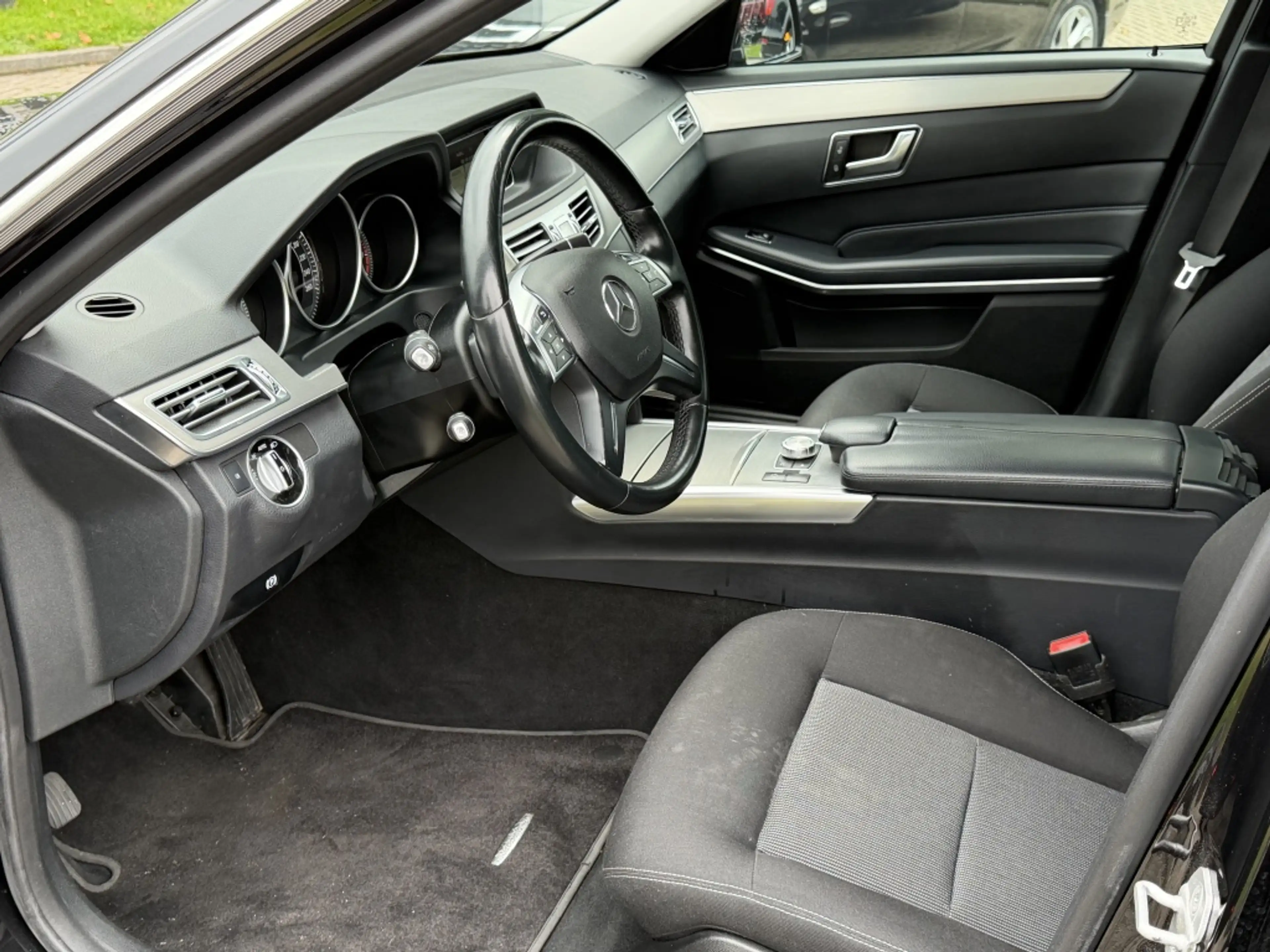 Mercedes-Benz E 300 E300 Benzine 6-Cilinder Sedan 2014 Facelift Zwart — photo 6