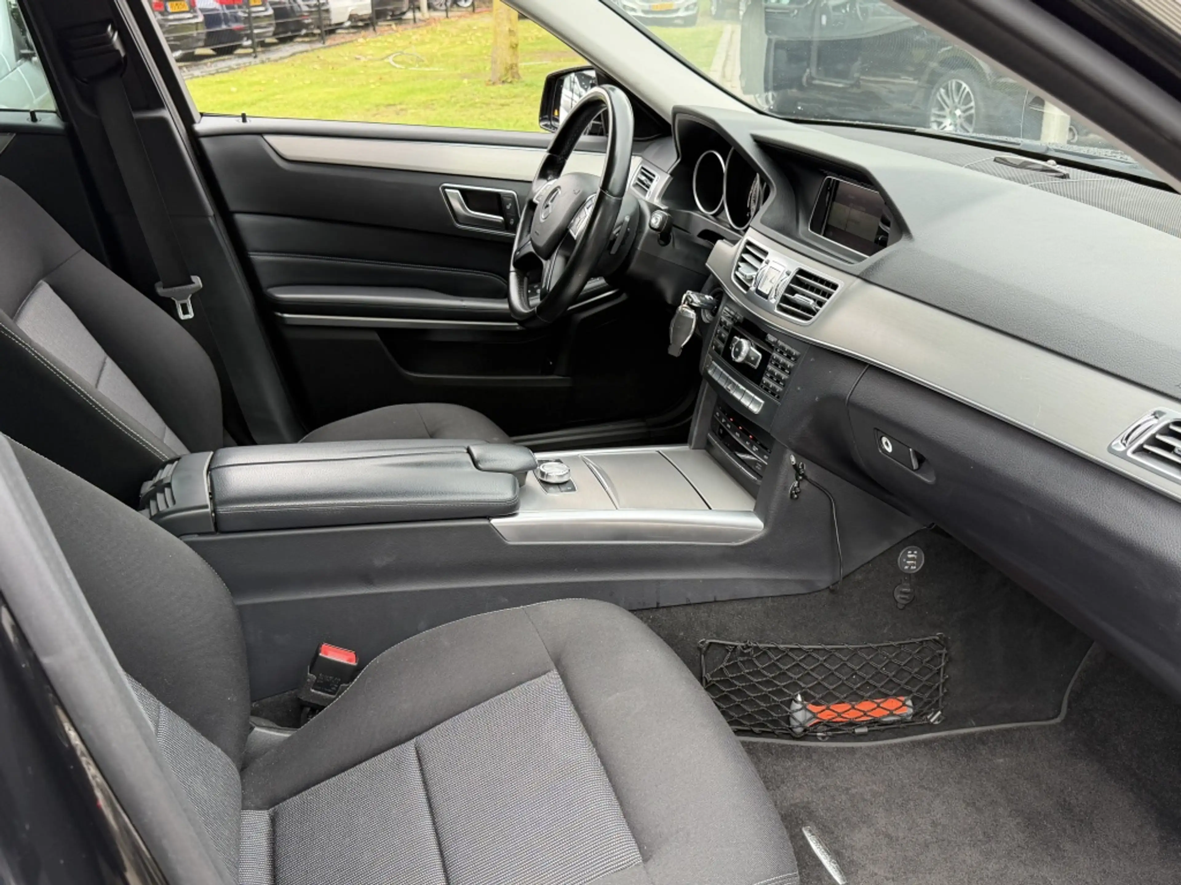 Mercedes-Benz E 300 E300 Benzine 6-Cilinder Sedan 2014 Facelift Zwart — photo 5