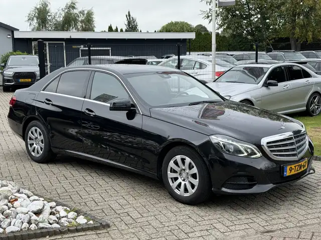 Mercedes-Benz E-Class view 4