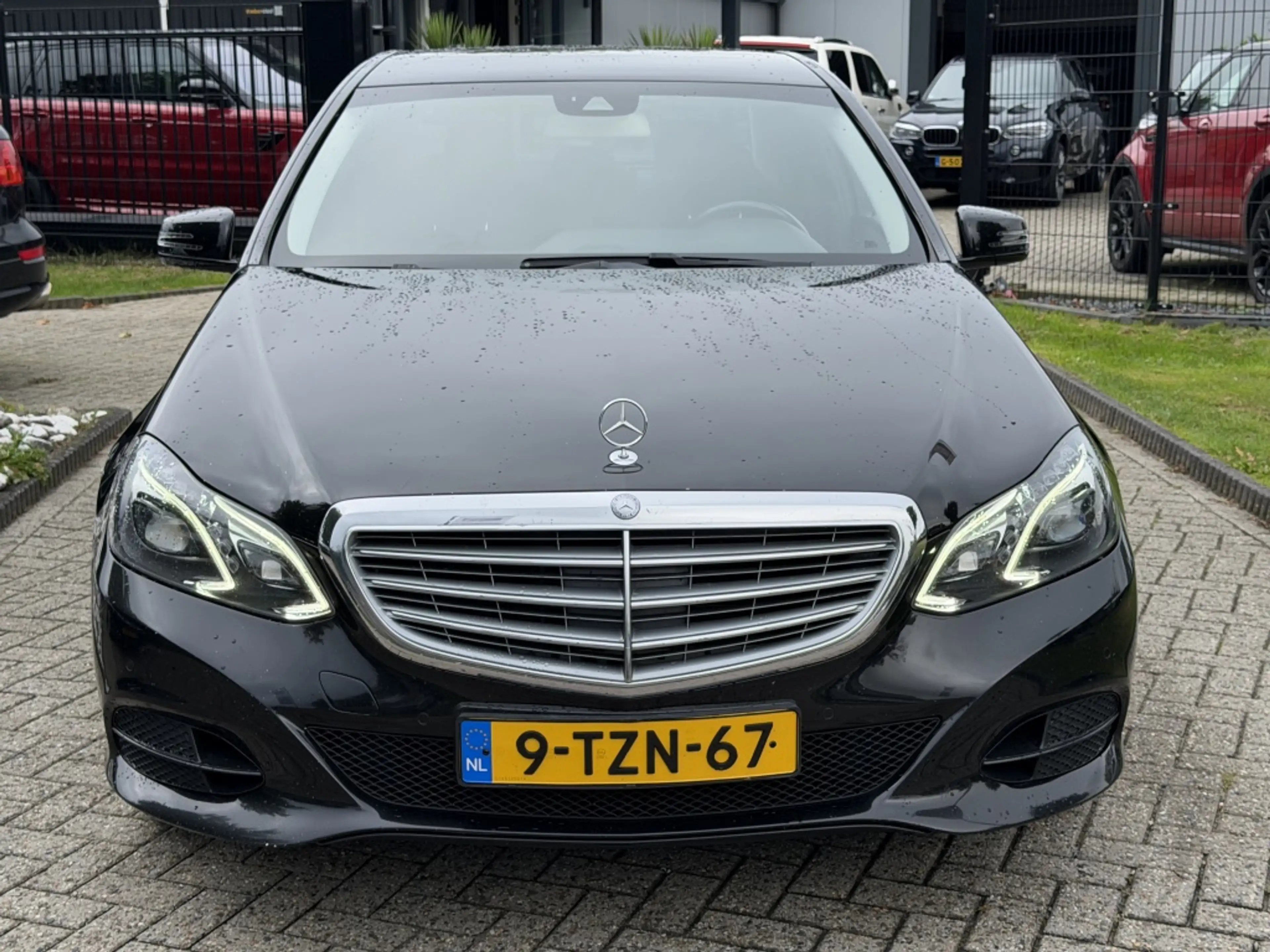 Mercedes-Benz E 300 E300 Benzine 6-Cilinder Sedan 2014 Facelift Zwart — photo 2