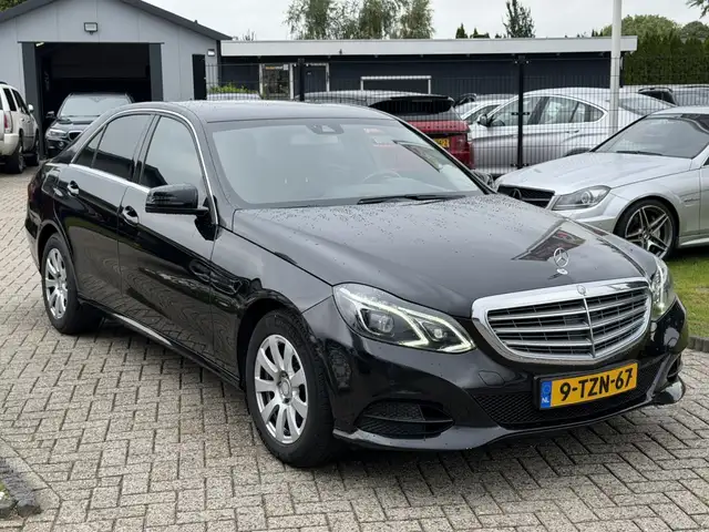 Mercedes-Benz E-Class view 3