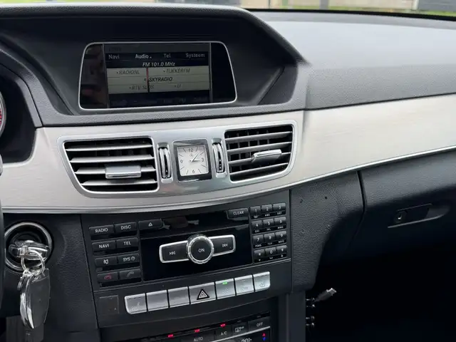 Mercedes-Benz E-Class view 12