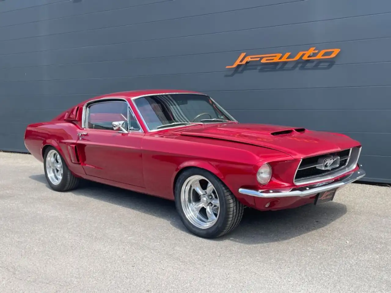 Ford Mustang FASTBACK, foto 1