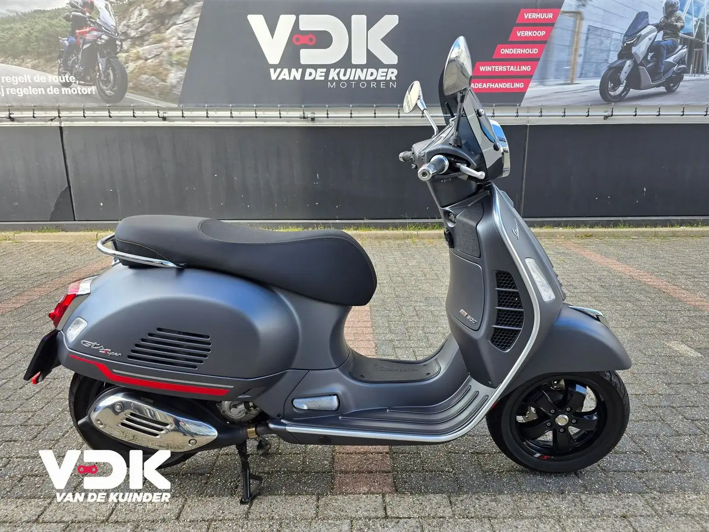 Vespa GTS Super Sport 300 Grijs - 1