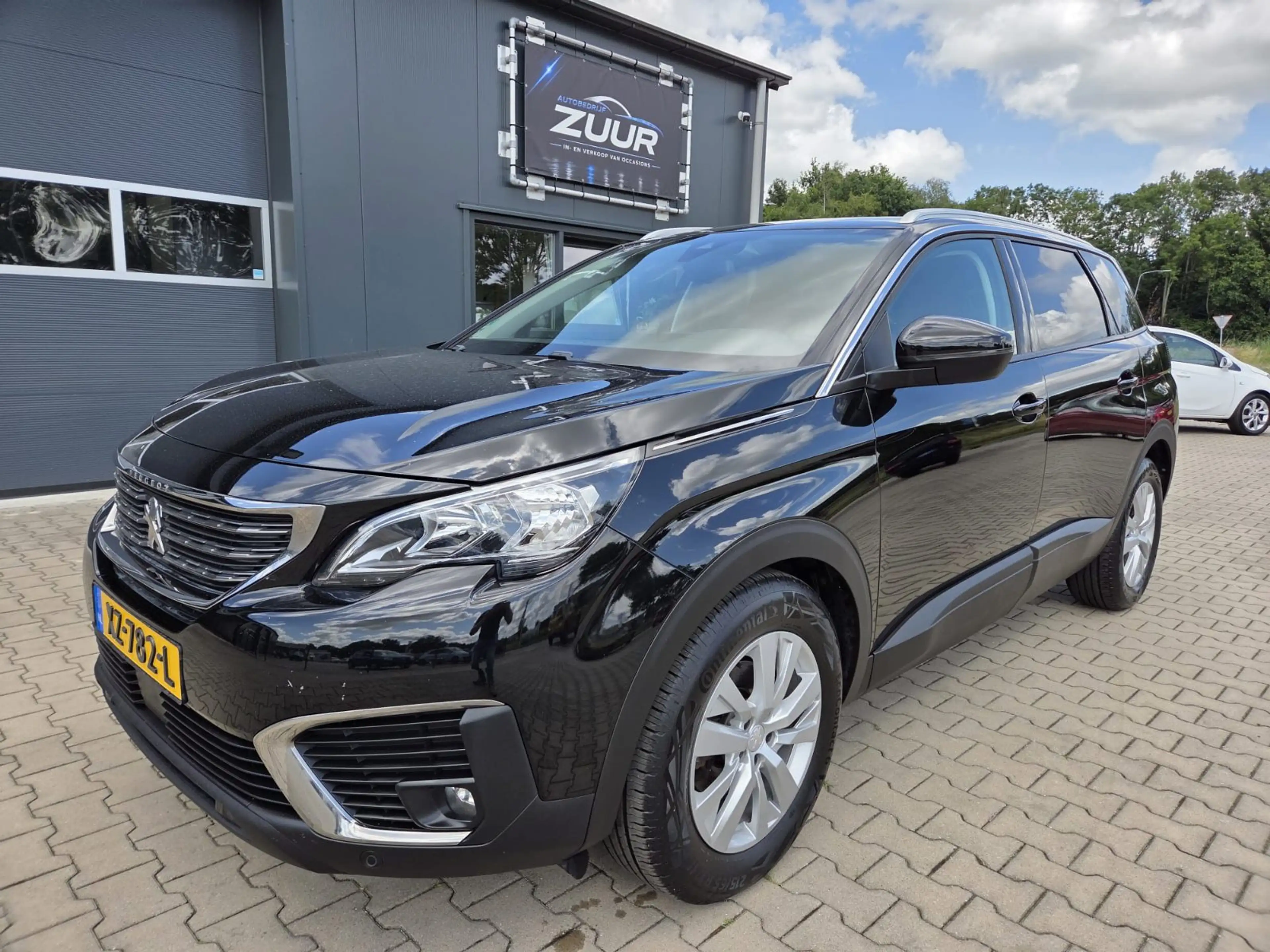 Peugeot 5008 1.2 PureTech Blue Lease Executive 7-Pers — photo 3
