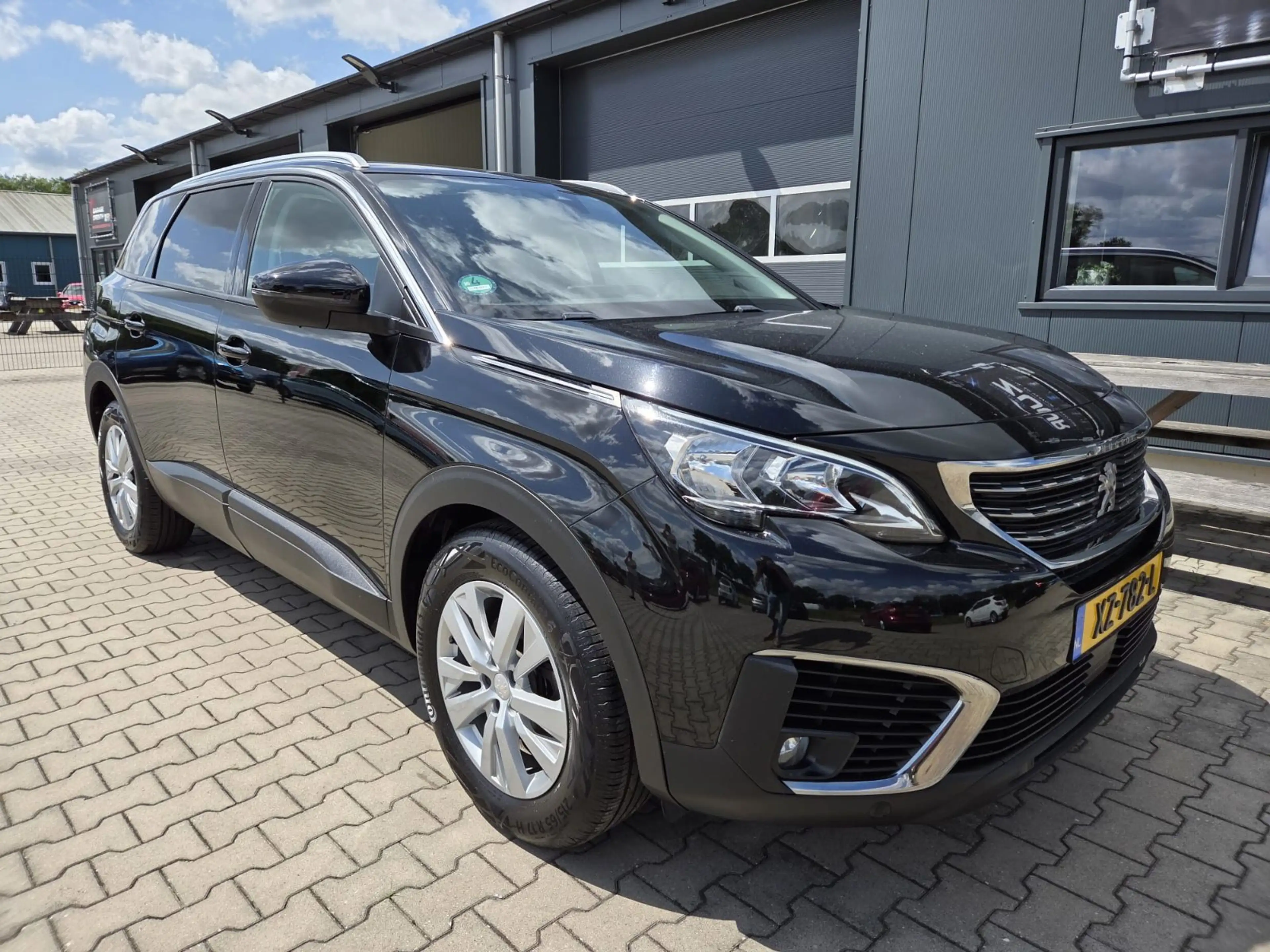 Peugeot 5008 1.2 PureTech Blue Lease Executive 7-Pers — photo 4