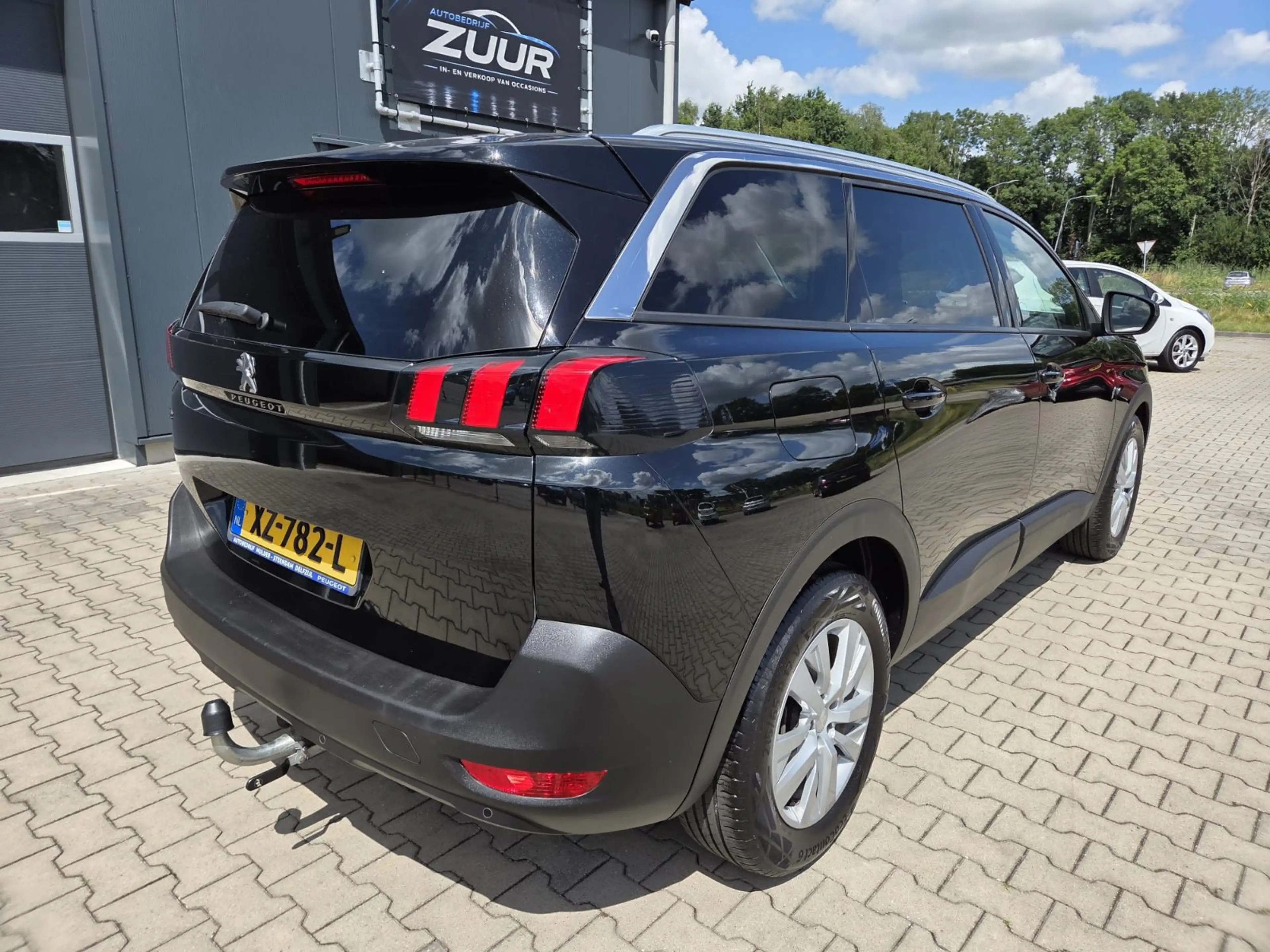 Peugeot 5008 1.2 PureTech Blue Lease Executive 7-Pers — photo 6