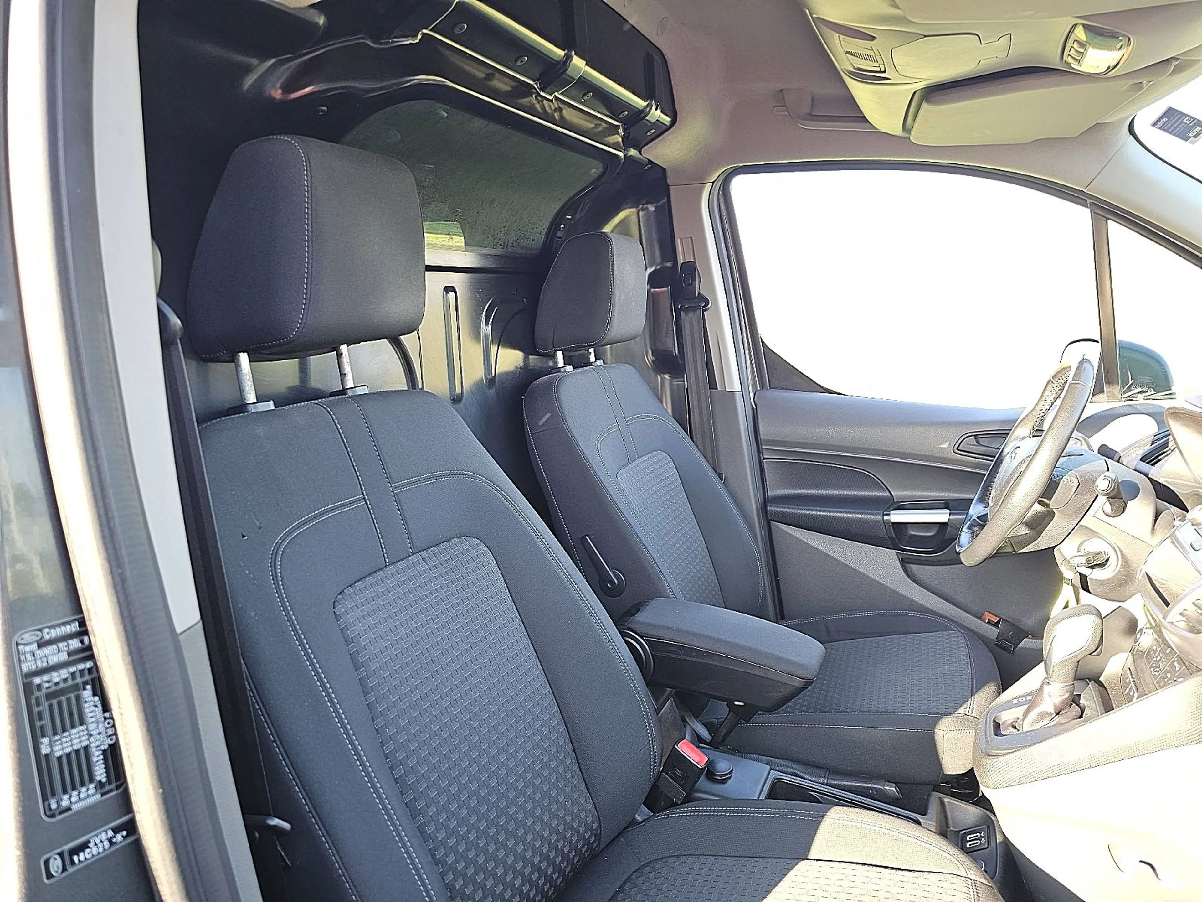 Ford Transit Connect 1.5 — photo 7