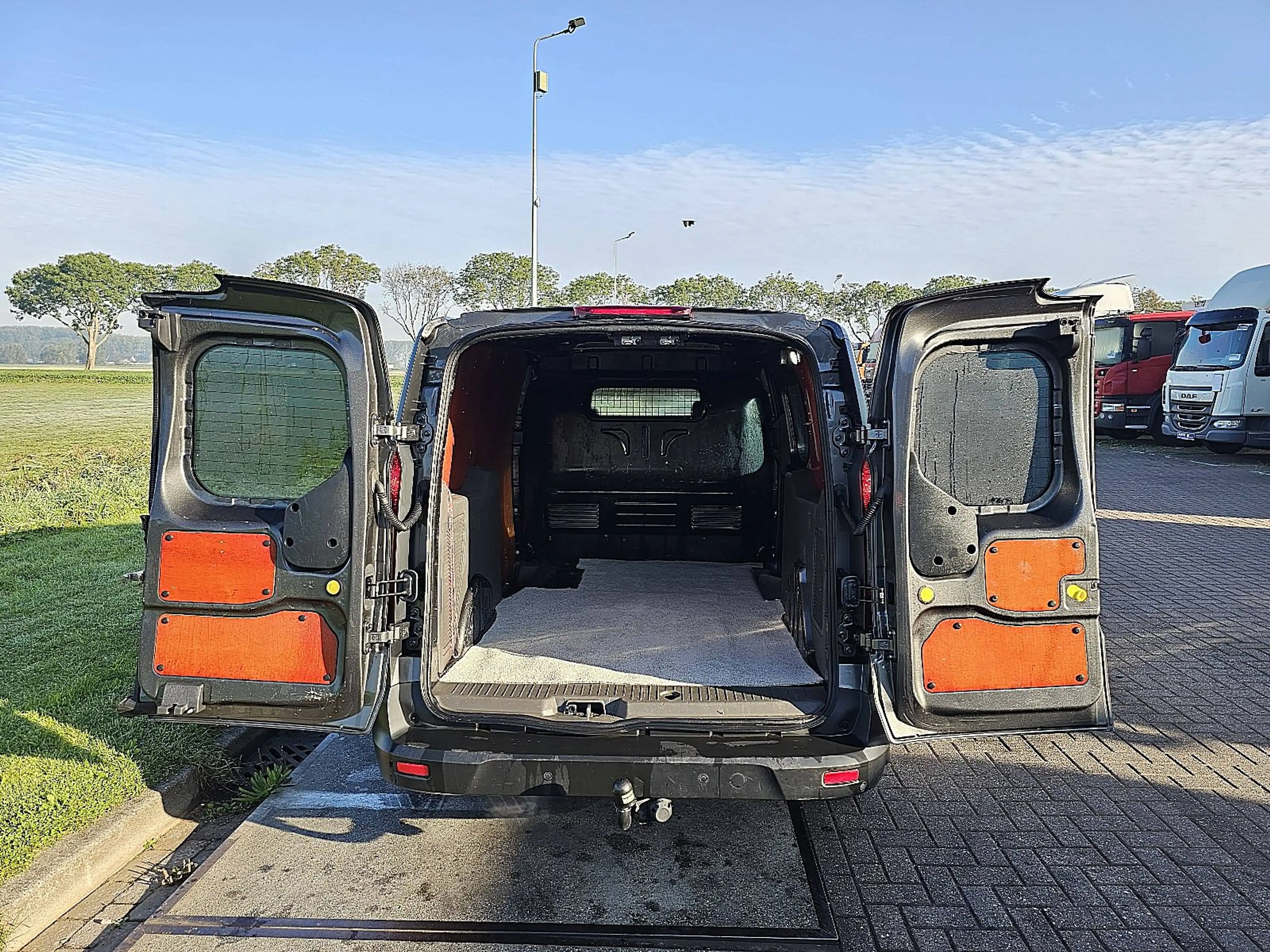 Ford Transit Connect 1.5 — photo 13