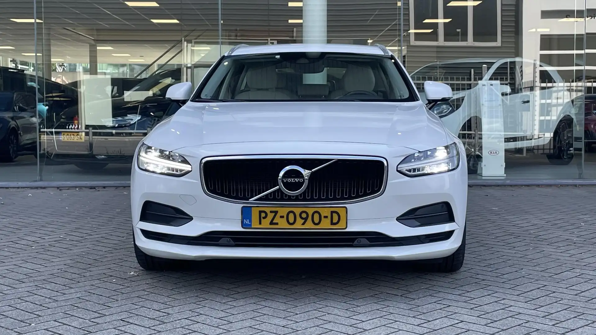 Volvo V90 2.0 T5 90th Anniversary Edition NAV | CAMERA | ECC Bílá - 2