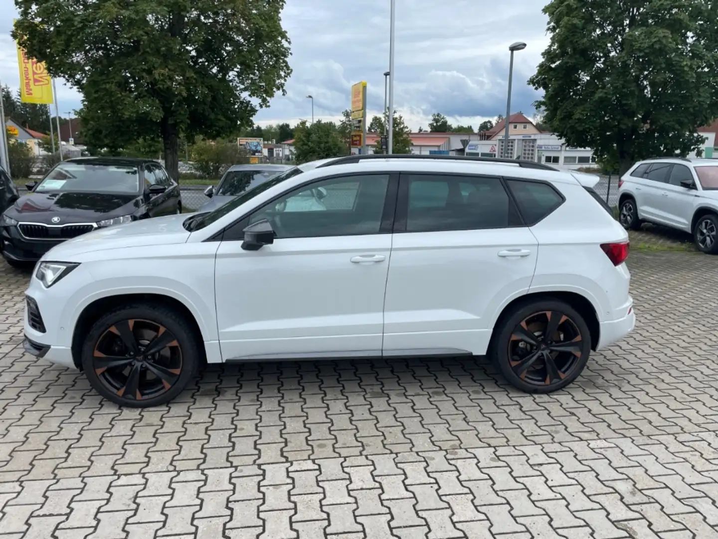 CUPRA Ateca 4Drive 2.0 TSI Alu Navi LED Klimaautomatik Weiß - 2