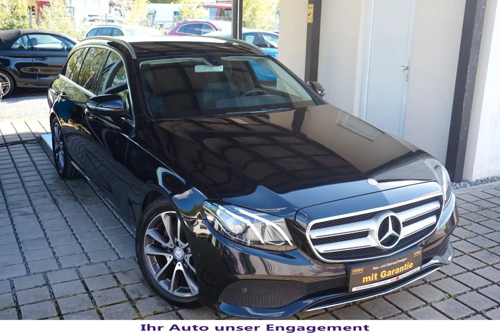 Mercedes-Benz E 220 d Avantgarde~9G Tro.~EU6~Navi~LED~Kam~Gel. Schwarz - 1