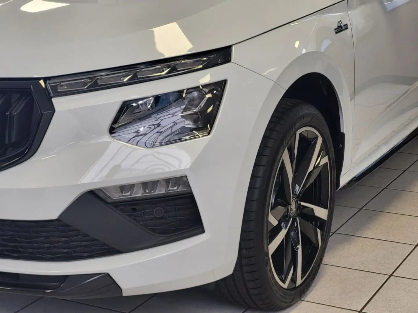 Skoda Kamiq 1.5 TSI DSG Monte Carlo 18 Zoll el. Heckkl. Weiß - 2