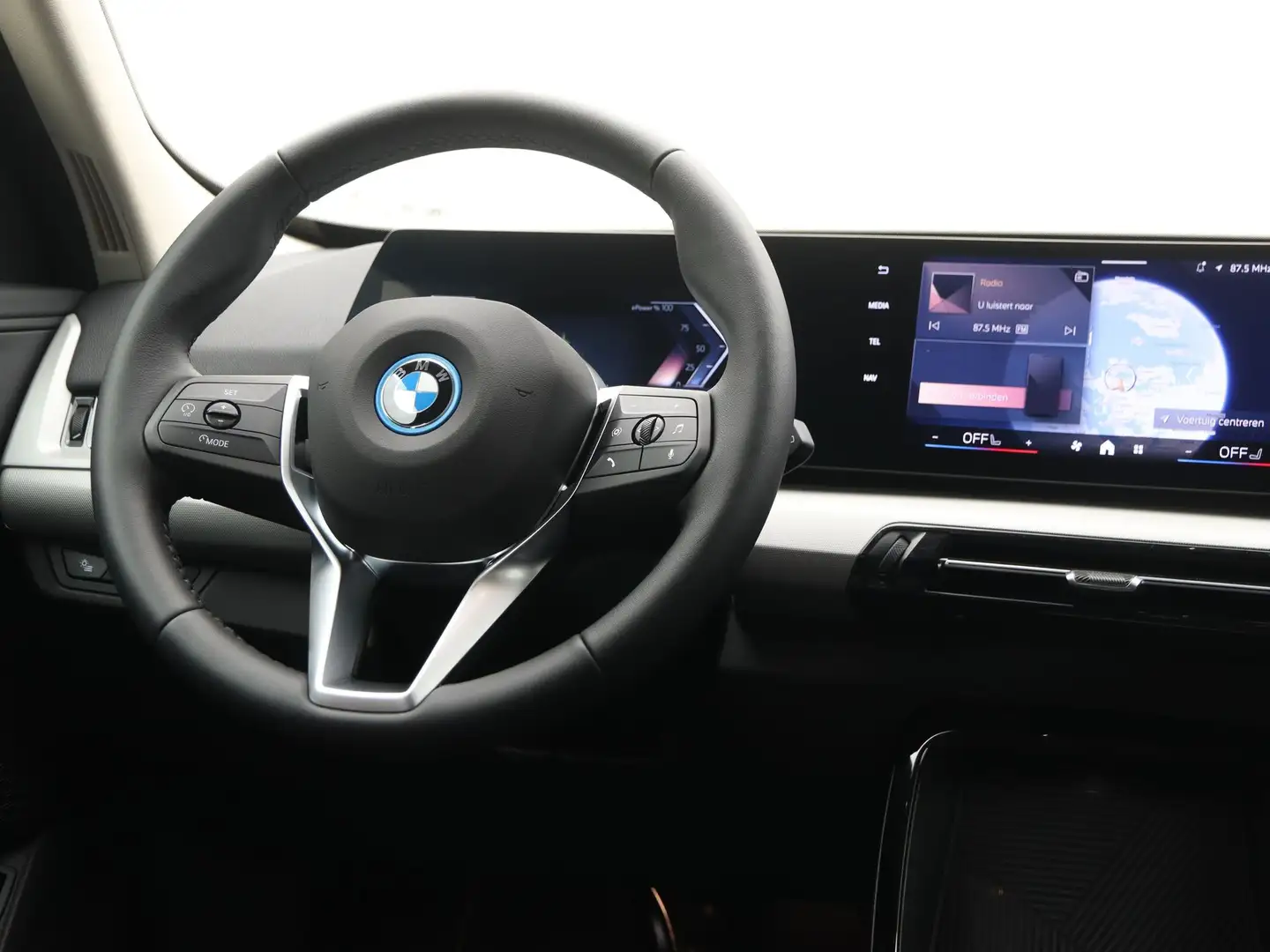 BMW iX1 eDrive20 67 kWh Zwart - 2