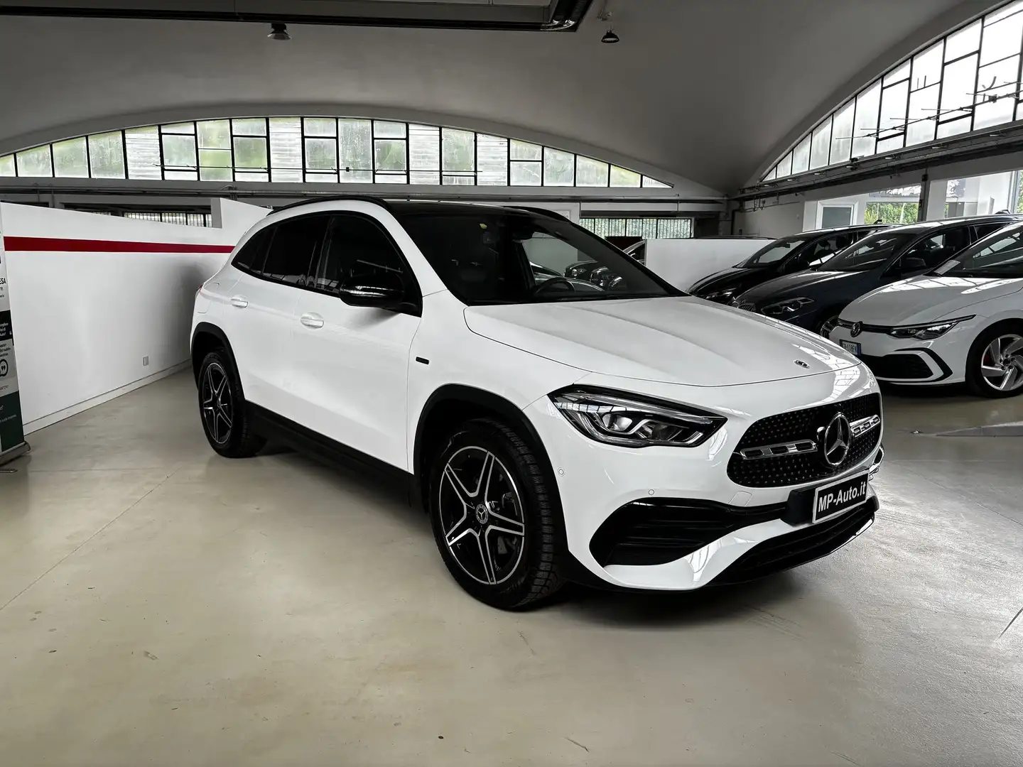 Mercedes-Benz GLA 250 GLA 250 Automatic EQ-Power Premium Bílá - 2