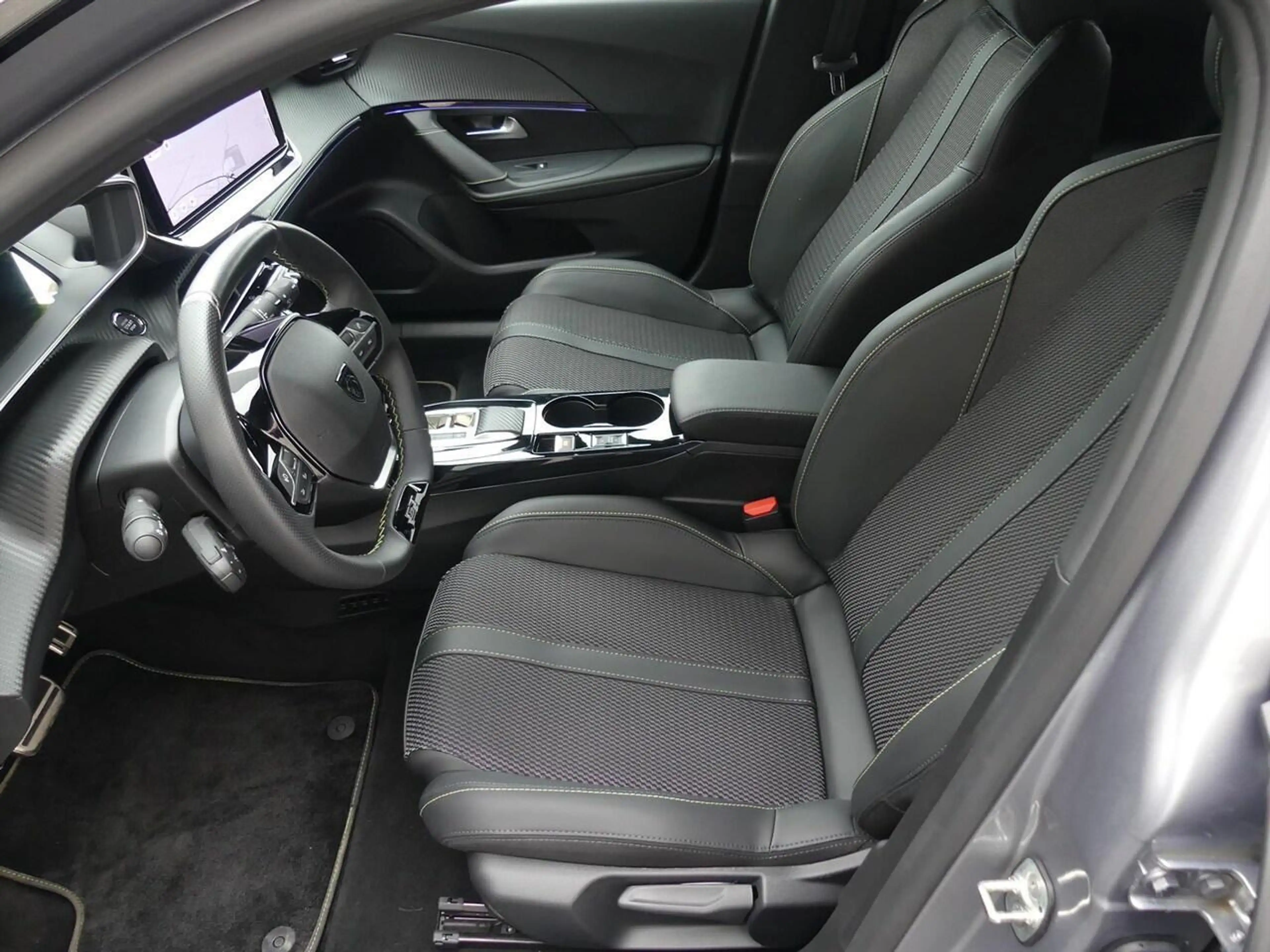 Peugeot e-2008 EV 50kWh 136PK GT AUTOMAAT i-COCKPIT3D/360CAMERA/A — photo 17