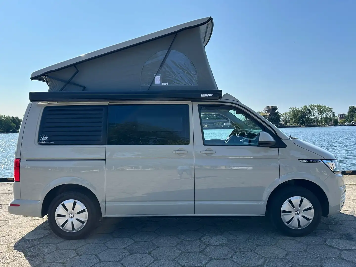 Volkswagen T6.1 Wohnmobil California / Multivan Grau - 1