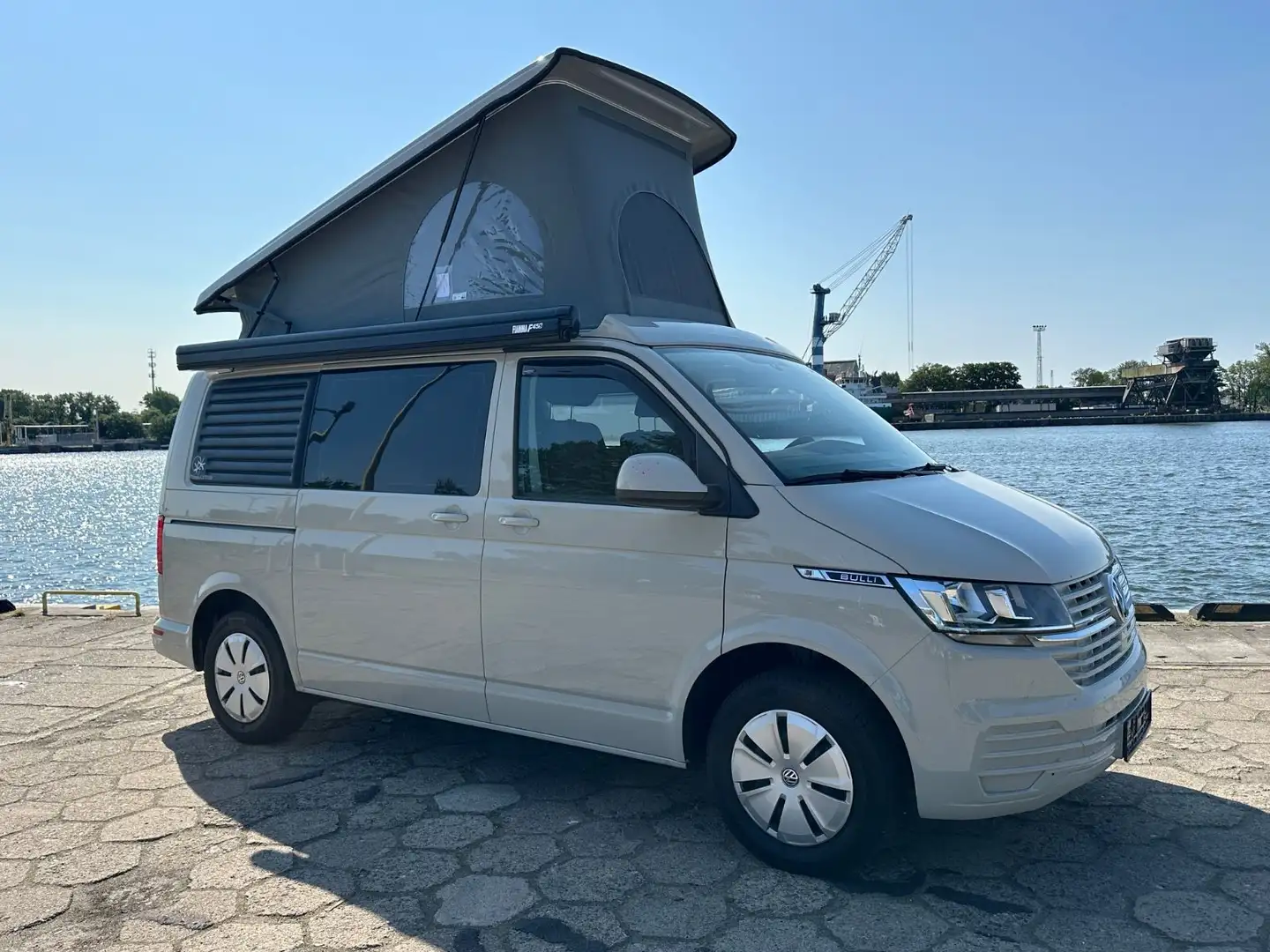 Volkswagen T6.1 Wohnmobil California / Multivan Grau - 2