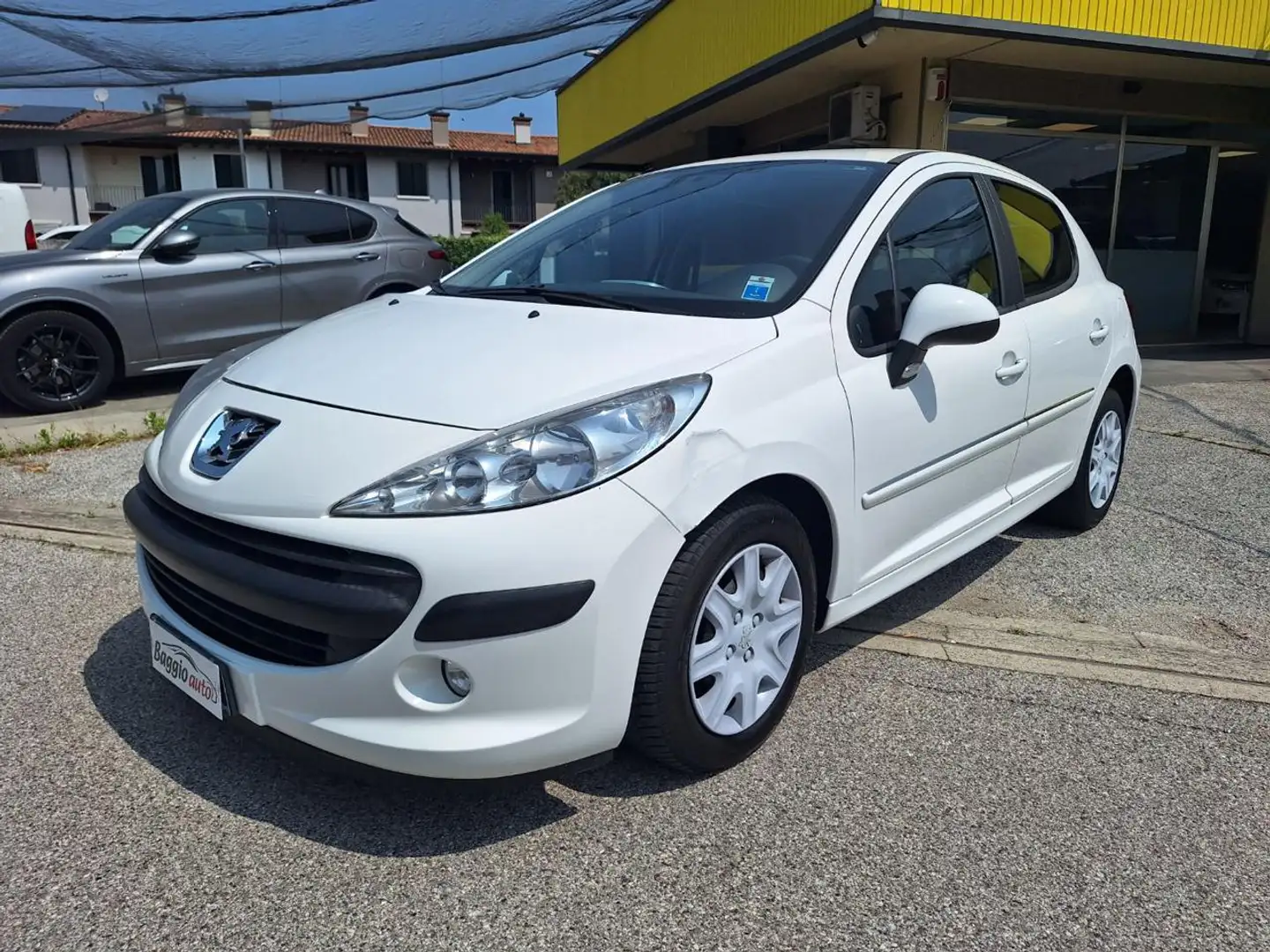 Peugeot 207 1.4 HDi 70CV 5p. Active PER NEOPATENTATIN°EL605 Bianco - 1