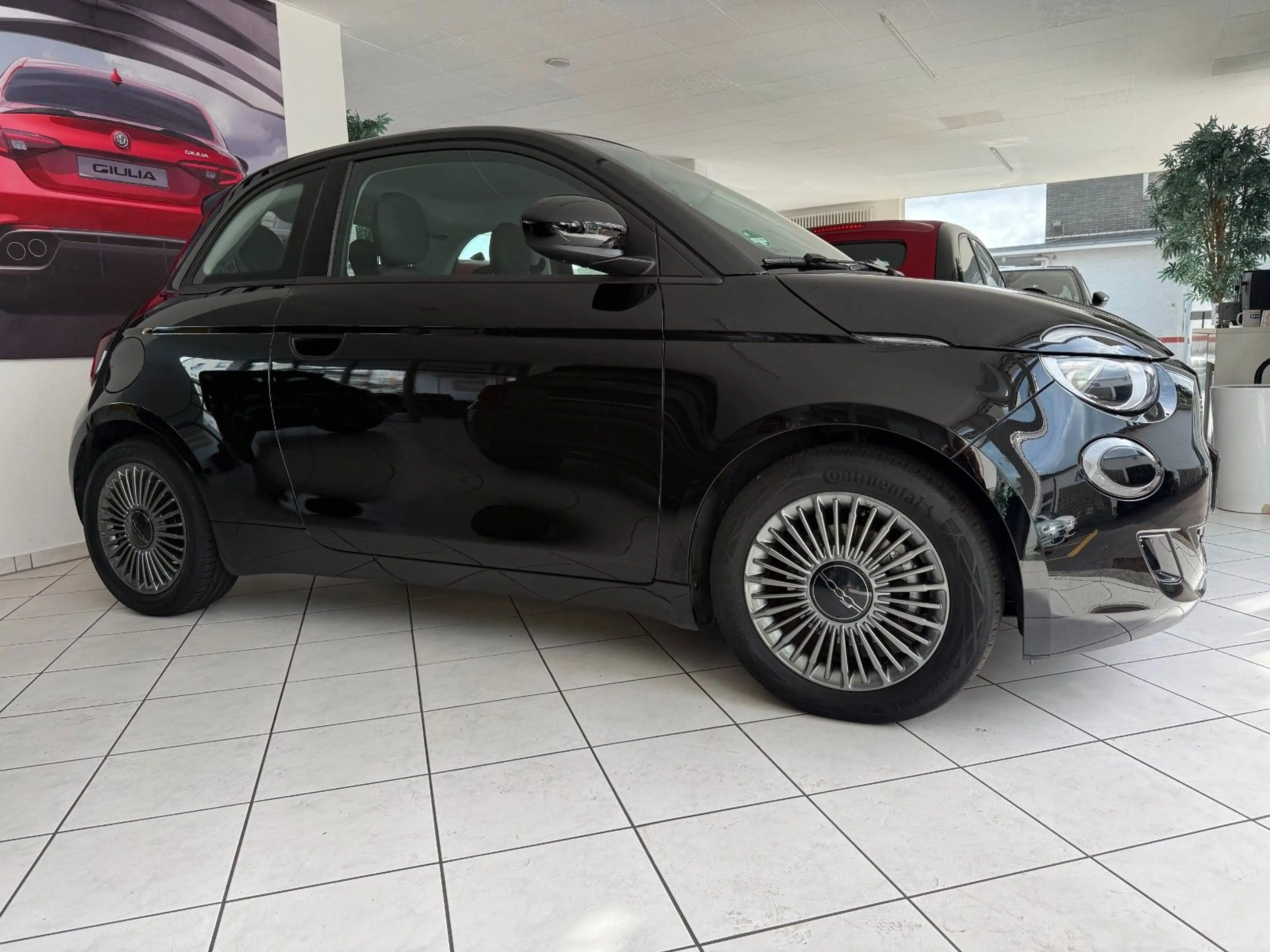 Fiat 500e 500 e Icon — photo 3