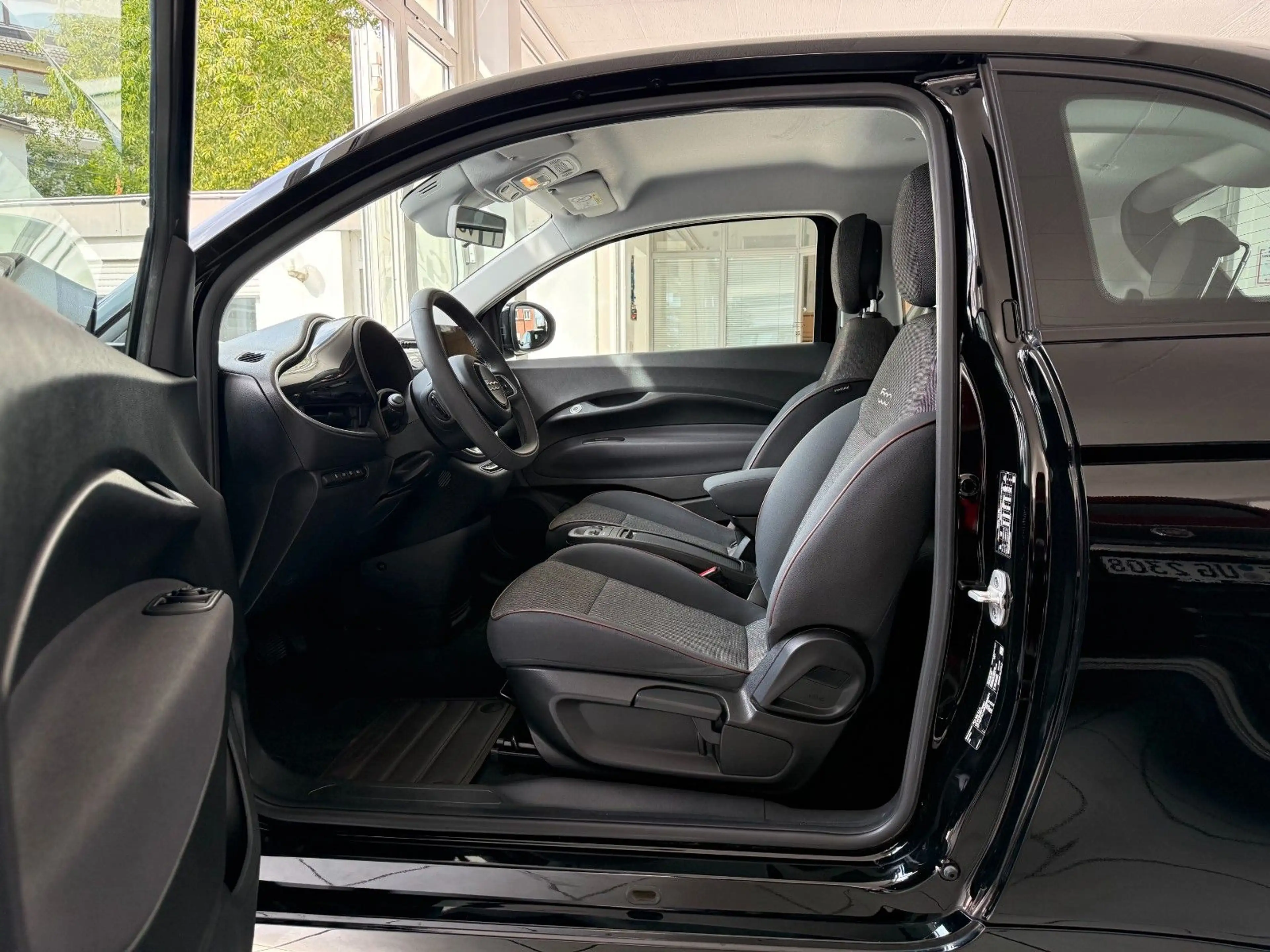 Fiat 500e 500 e Icon — photo 4