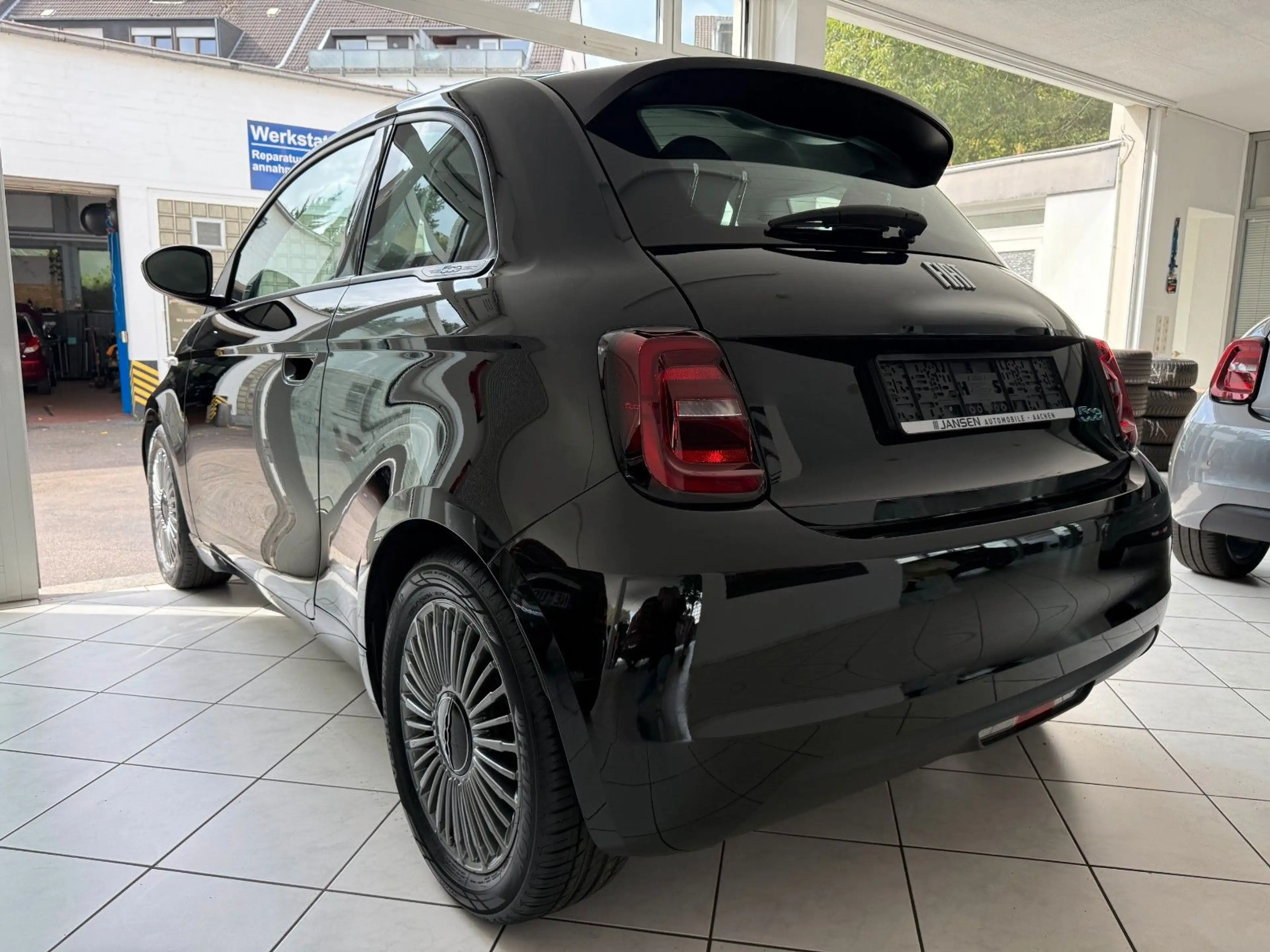 Fiat 500e 500 e Icon — photo 11