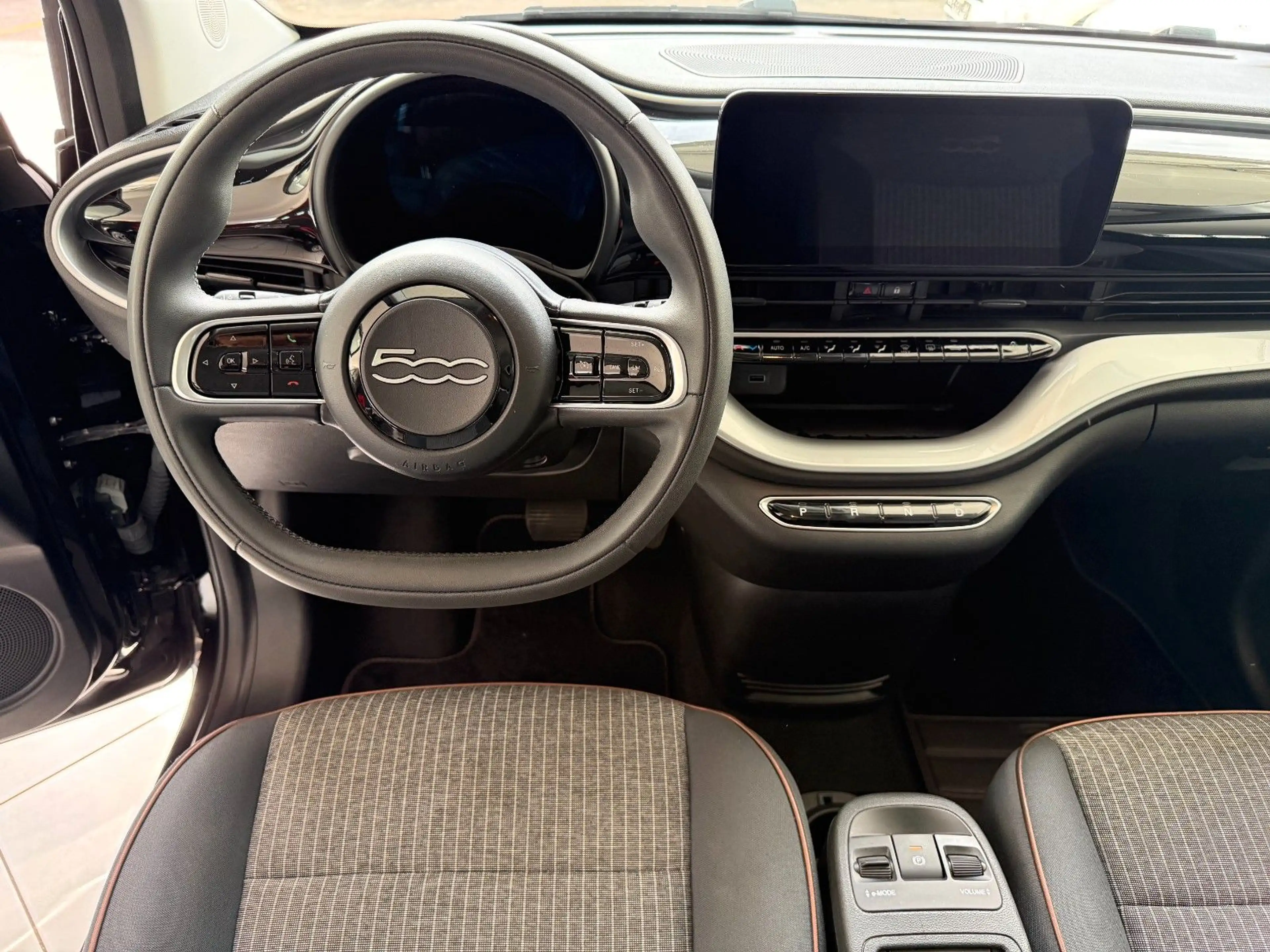 Fiat 500e 500 e Icon — photo 6