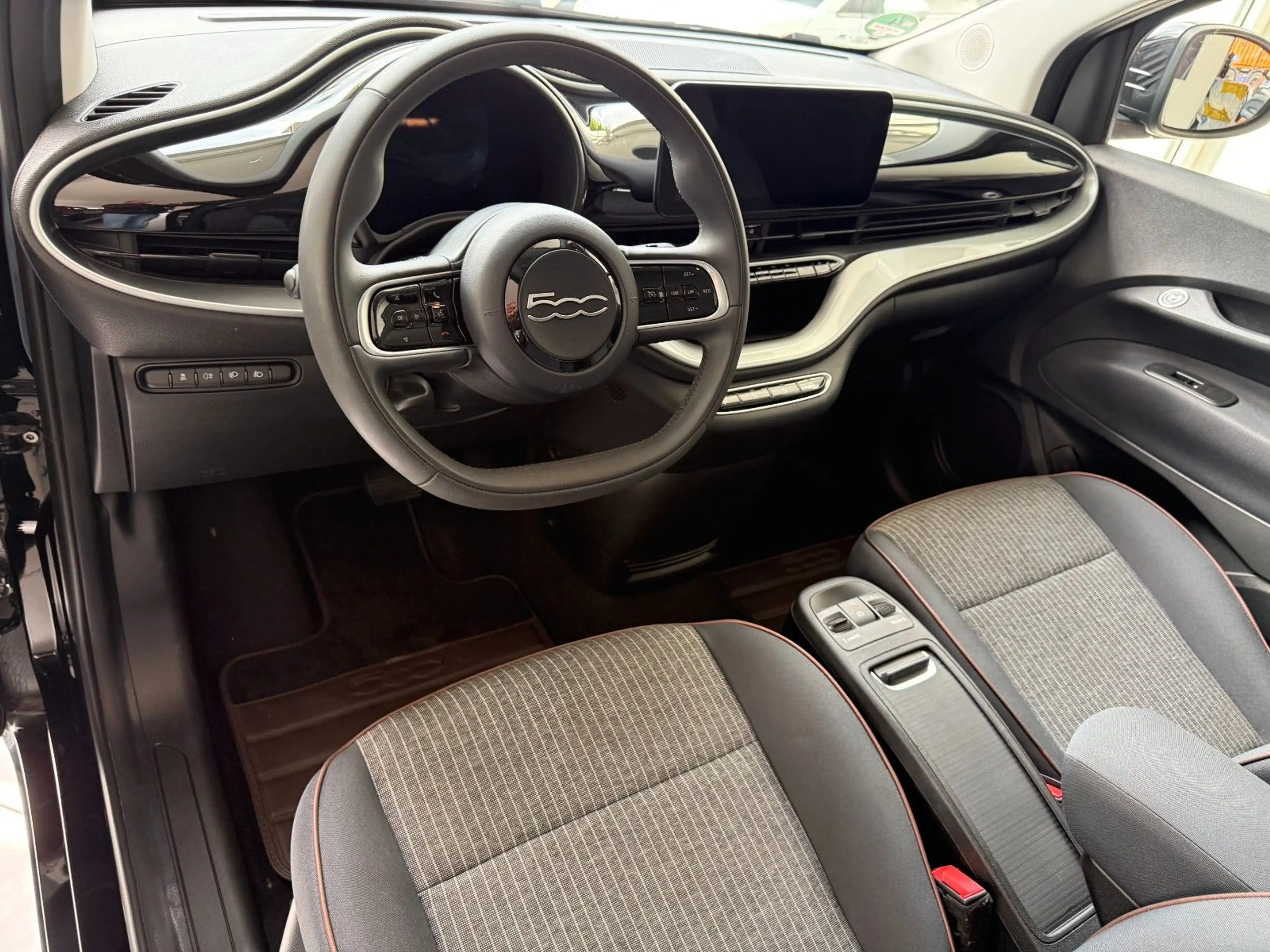 Fiat 500e 500 e Icon — photo 5