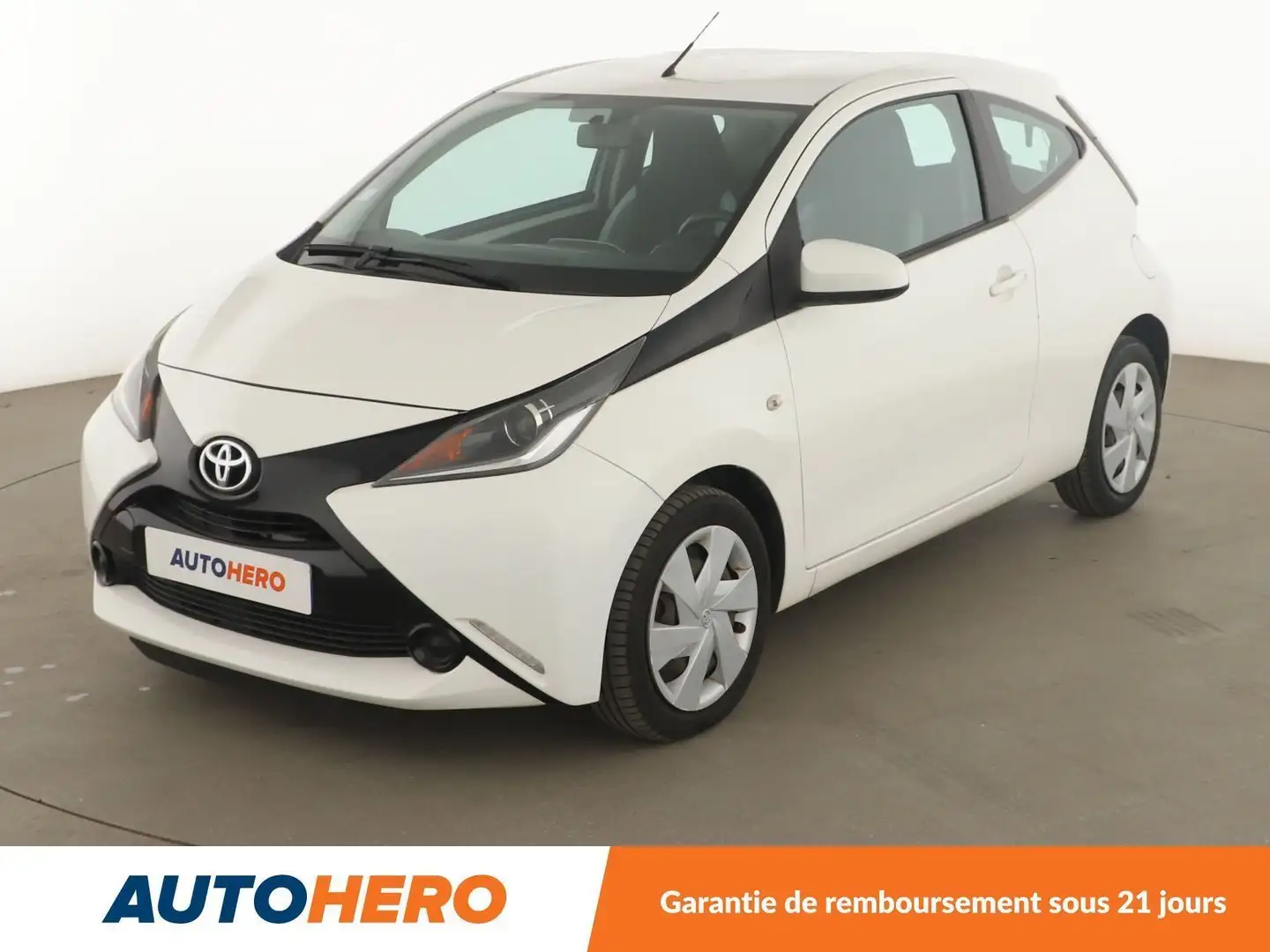 Toyota Aygo 1.0 VVT-i X-Play Blanc - 1