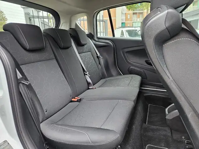 Ford B-Max view 12