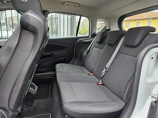 Ford B-Max view 8
