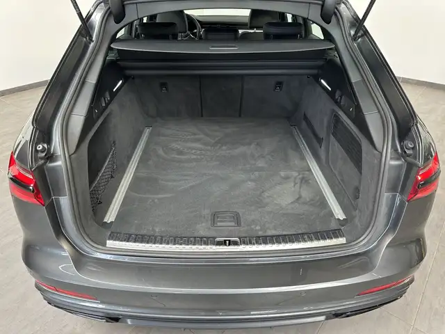 Audi A6 Avant view 6
