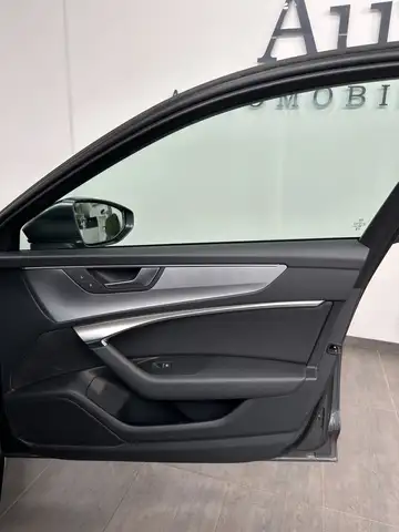Audi A6 Avant view 9